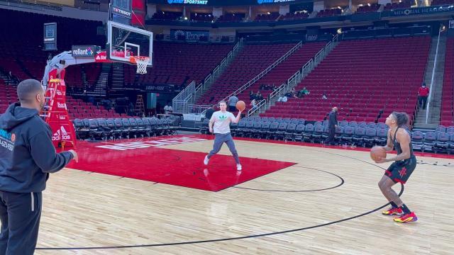 开云体育官网-火箭榜眼格林崛起背后：库里提建议 苦练提升投篮