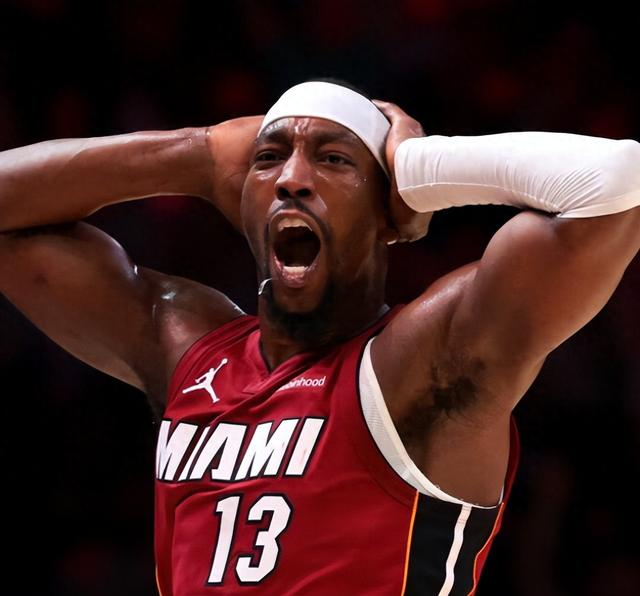 轰83+9超越科比！热巴一战创20项纪录惊为天人 抱头怒吼接受欢呼|阿德巴约|奇才|科比·布莱恩特|迪丽热巴|NBA_新浪体育_新浪新闻