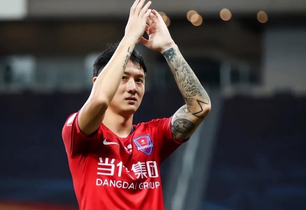 意外！冯劲离开上港为何要去大连英博，却没选择回重庆加盟铜梁龙