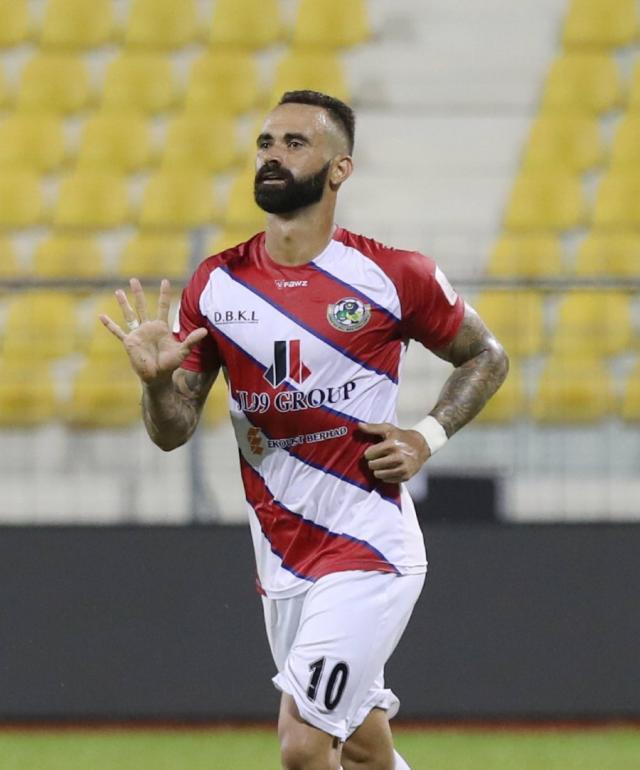 开云体育官网-马来西亚归化第3名球员成功 本月参加国家队集训