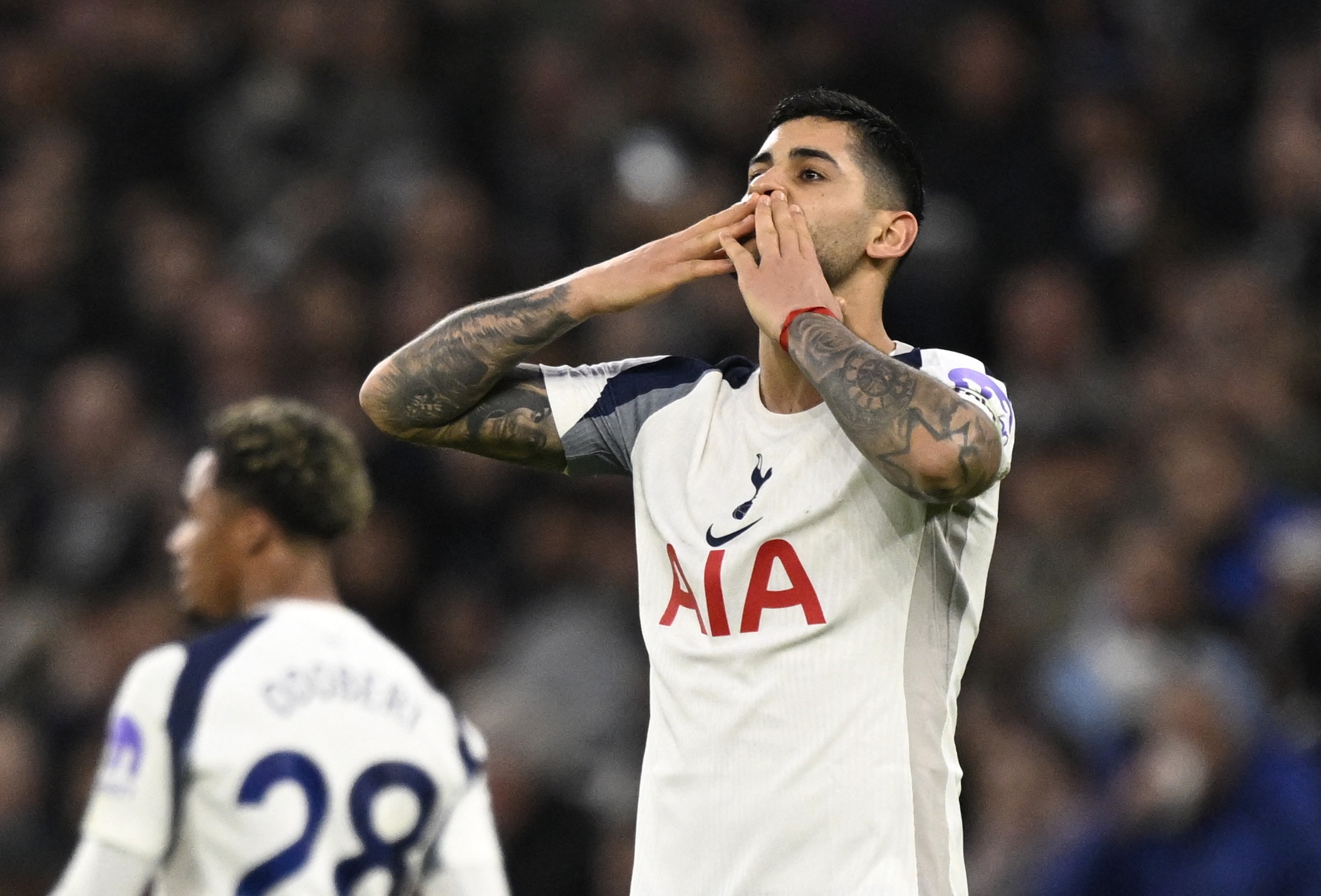 开云体育下载-父亲透露解约金金额！记者批罗梅罗：和恩佐一样，试图运作转会