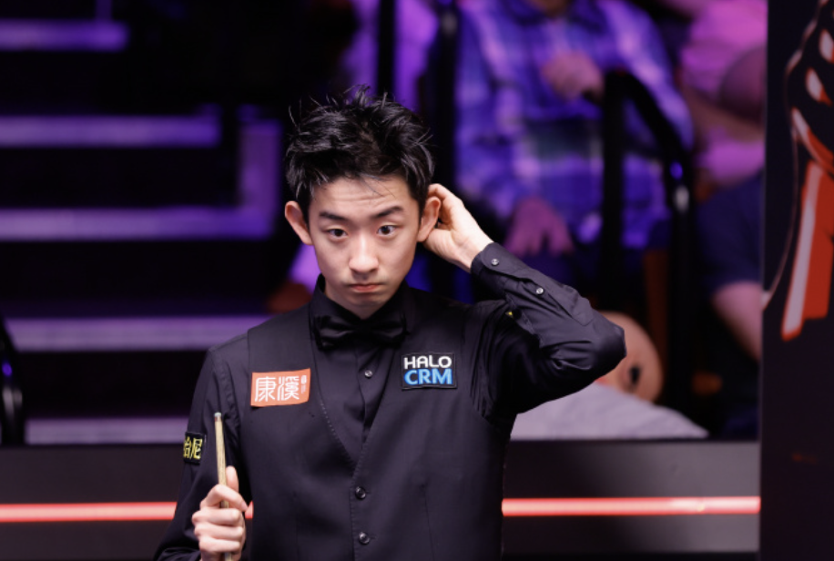 开云官网-22岁吴宜泽鏖战24局 0胜6负后首胜42岁塞尔比 13-11首进8强创历史